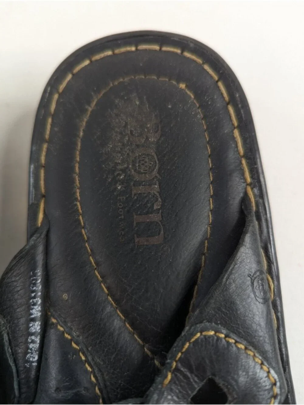 Born Sandal Women’s Size 10 Black Leather Flip Flops Thong Comfort Beachy - Picture 7 of 10